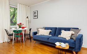 Central Apartment Solec Wilanowska by Noclegi Renters